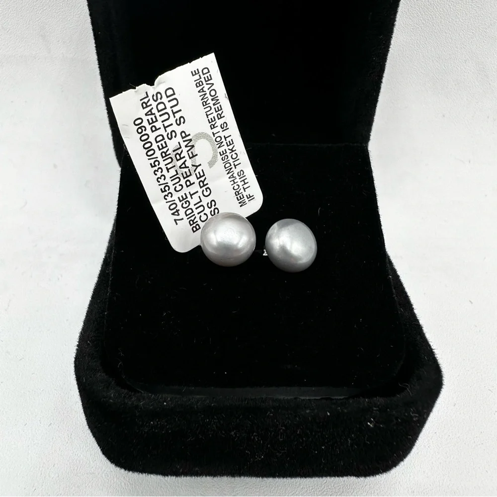 Cultured freshwater button‎ pearl stud earrings NWT